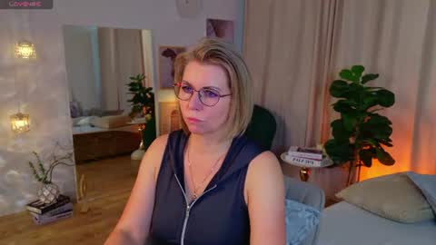 Annie online show from June 13, 8:34 am