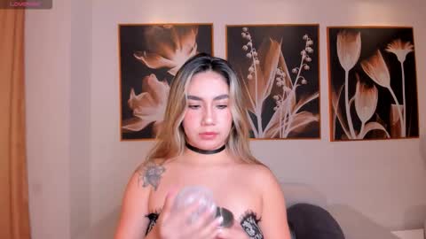 Snapshot of anniemonroe1 chatting on October 27, 11:36 am Annie Monroe online show from October 27, 11:36 am