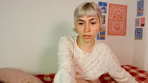 annietinky online show from November 9, 4:11 am