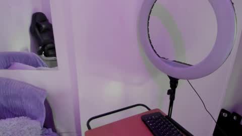 Snapshot of anniie_evans1 chatting on September 24, 1:25 pm Annie Evans  online show from September 24, 1:25 pm