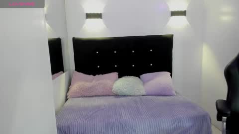 Snapshot of anniie_evans1 chatting on September 25, 2:32 pm Annie Evans  online show from September 25, 2:32 pm