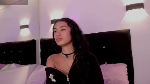 Snapshot of anniie_evans1 chatting on September 26, 4:44 pm Annie Evans  online show from September 26, 4:44 pm