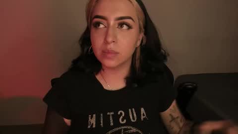 Snapshot of annikamerliahh_ chatting on November 23, 2:22 am Annika online show from November 23, 2:22 am