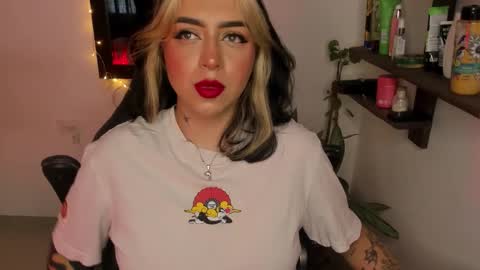 Snapshot of annikamerliahh_ chatting on December 20, 1:51 pm Annika online show from December 20, 1:51 pm