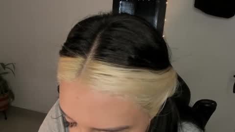 Snapshot of annikamerliahh_ chatting on January 7, 1:35 pm Annika online show from January 7, 1:35 pm