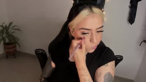 Snapshot of annikamerliahh_ chatting on January 14, 12:33 pm Annika online show from January 14, 12:33 pm