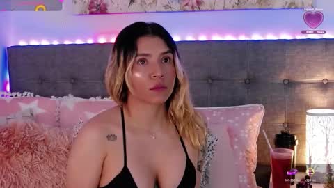 Snapshot of anntonellalee chatting on October 17, 8:33 pm Antonella Lee online show from October 17, 8:33 pm