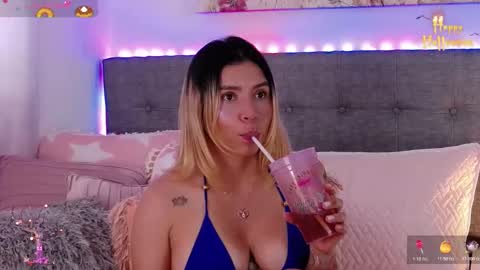 Snapshot of anntonellalee chatting on October 25, 7:08 pm Antonella Lee online show from October 25, 7:08 pm