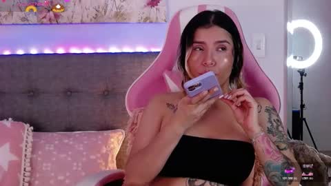 Snapshot of anntonellalee chatting on November 19, 7:03 pm Antonella Lee online show from November 19, 7:03 pm