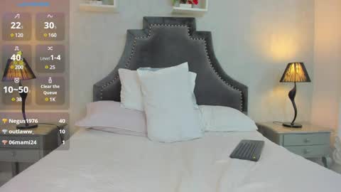 Anntonia Woods  online show from December 21, 4:25 pm