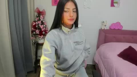 Snapshot of annubis_lia chatting on December 2, 5:59 am SOFIA INDEPENDENT MODEL online show from December 2, 5:59 am