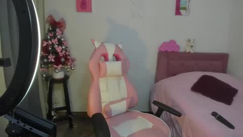 Snapshot of annubis_lia chatting on December 3, 5:42 am SOFIA INDEPENDENT MODEL online show from December 3, 5:42 am