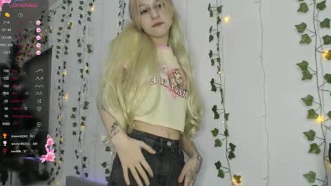 Snapshot of anny_0luv chatting on December 17, 5:52 pm annymeow online show from December 17, 5:52 pm