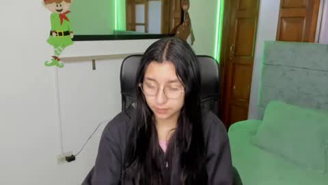 Snapshot of anny_jones01 chatting on December 17, 11:27 am anny_jones01 online show from December 17, 11:27 am