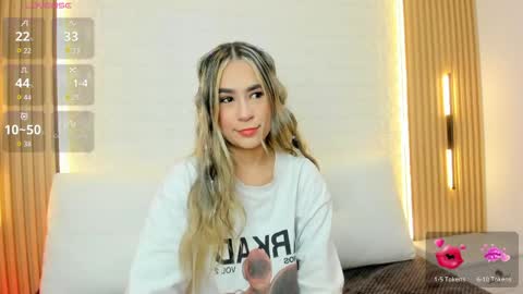 Snapshot of anny_vall chatting on June 1, 1:02 pm Anny online show from June 1, 1:02 pm
