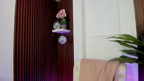 Snapshot of annybuny chatting on December 28, 11:30 am Ana online show from December 28, 11:30 am