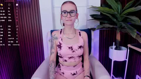 Snapshot of annybuny chatting on February 21, 4:16 pm Ana online show from February 21, 4:16 pm