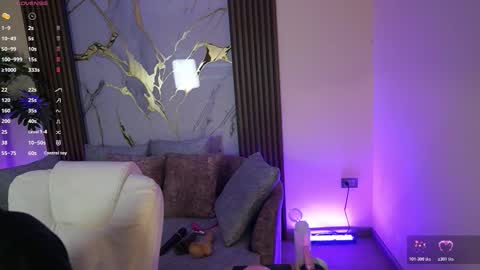 Snapshot of annybuny chatting on October 23, 12:37 pm Ana online show from October 23, 12:37 pm