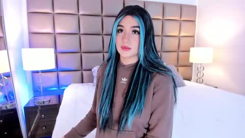 Snapshot of annyhizzle chatting on February 17, 9:30 pm online show from February 17, 9:30 pm