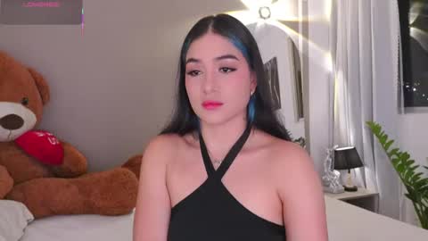 Snapshot of annyhizzle chatting on November 20, 1:17 am online show from November 20, 1:17 am