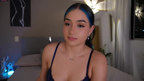 Snapshot of annyhizzle chatting on December 18, 2:50 am online show from December 18, 2:50 am