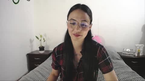 Snapshot of annyroberts_89 chatting on January 7, 11:24 pm Anny online show from January 7, 11:24 pm