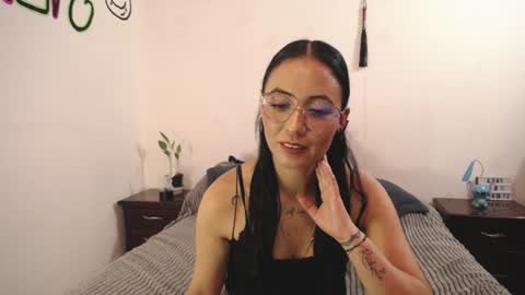 Snapshot of annyroberts_89 chatting on February 9, 3:00 am Anny online show from February 9, 3:00 am