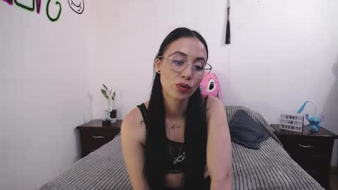 Snapshot of annyroberts_89 chatting on February 9, 7:19 pm Anny online show from February 9, 7:19 pm