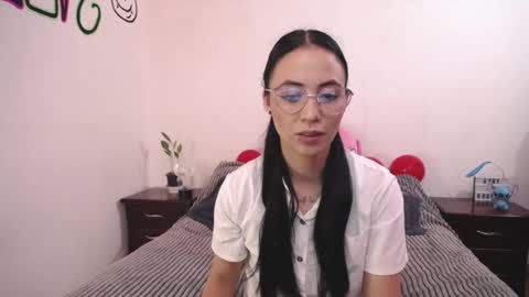 Snapshot of annyroberts_89 chatting on February 16, 10:43 pm Anny online show from February 16, 10:43 pm