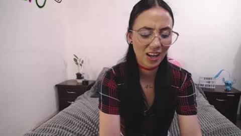 Snapshot of annyroberts_89 chatting on February 25, 11:44 pm Anny online show from February 25, 11:44 pm