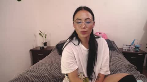 Snapshot of annyroberts_89 chatting on March 1, 2:04 am Anny online show from March 1, 2:04 am