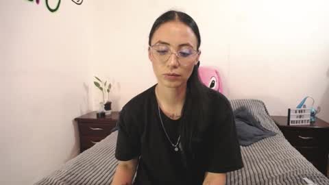Snapshot of annyroberts_89 chatting on March 7, 12:04 am Anny online show from March 7, 12:04 am
