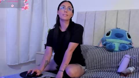 Snapshot of annyroberts_89 chatting on November 3, 10:32 pm Anny online show from November 3, 10:32 pm