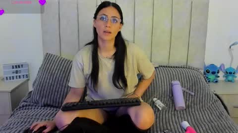 Snapshot of annyroberts_89 chatting on November 15, 11:21 pm Anny online show from November 15, 11:21 pm