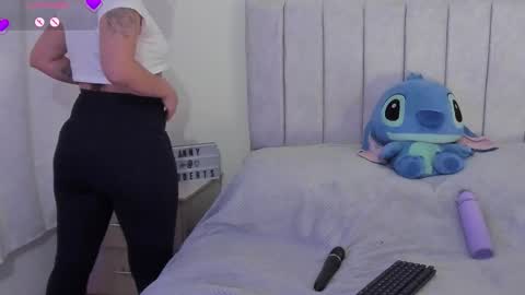 Snapshot of annyroberts_89 chatting on November 26, 10:55 pm Anny online show from November 26, 10:55 pm