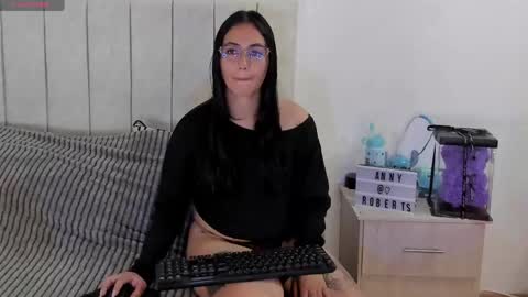 Snapshot of annyroberts_89 chatting on May 15, 7:54 pm Anny online show from May 15, 7:54 pm