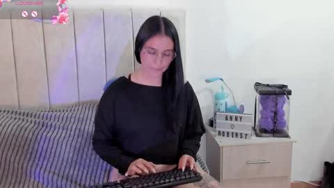 Snapshot of annyroberts_89 chatting on June 3, 8:14 pm Anny online show from June 3, 8:14 pm