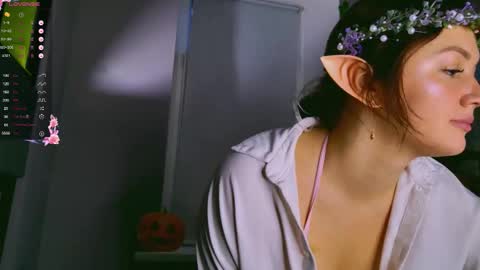 Snapshot of annysue_ chatting on October 31, 5:41 am AnnySue online show from October 31, 5:41 am