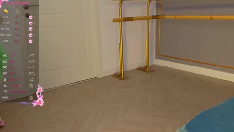 Snapshot of annysue_ chatting on November 8, 5:18 am AnnySue online show from November 8, 5:18 am