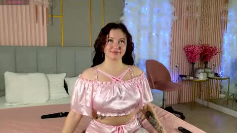 Snapshot of annysue_ chatting on December 5, 5:16 am AnnySue online show from December 5, 5:16 am