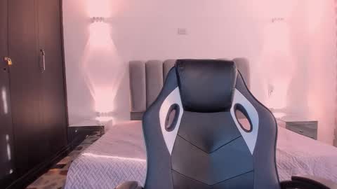 Snapshot of annythomsonn chatting on December 14, 9:30 pm AnnyT online show from December 14, 9:30 pm