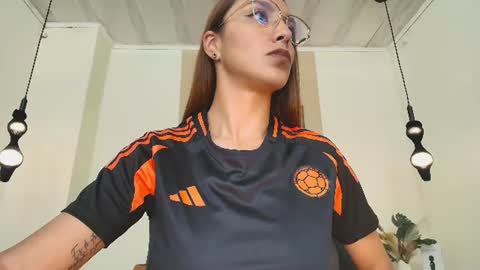 AnnyXhot online show from June 15, 11:23 am