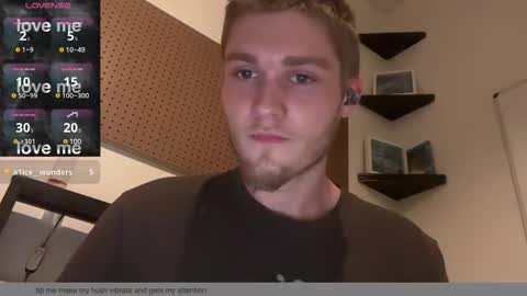 Snapshot of anomalies_ig chatting on December 18, 1:05 am anomalies_ig online show from December 18, 1:05 am