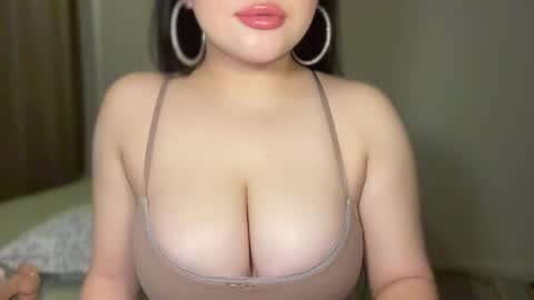 Snapshot of anora_sunny chatting on November 10, 11:31 am Any online show from November 10, 11:31 am