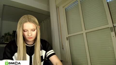 Sexy Ladybug online show from February 27, 2:10 pm