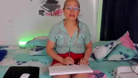 Snapshot of anthonela_mature_ chatting on December 11, 6:52 pm anthonela_mature_ online show from December 11, 6:52 pm