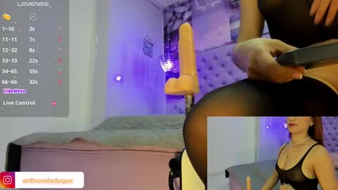 anthonelaDuque online show from December 2, 12:40 pm