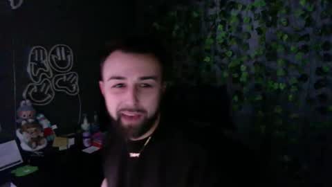 Snapshot of anthonym3 chatting on December 1, 1:49 pm Ant online show from December 1, 1:49 pm