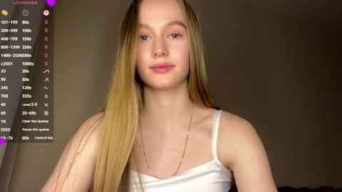 Snapshot of antionettepulgarin chatting on March 31, 5:02 pm Viktoria online show from March 31, 5:02 pm
