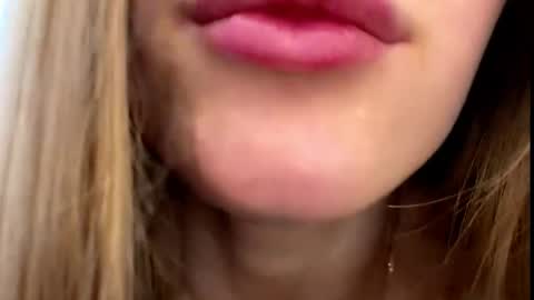 Snapshot of antionettepulgarin chatting on April 5, 3:09 pm Viktoria online show from April 5, 3:09 pm
